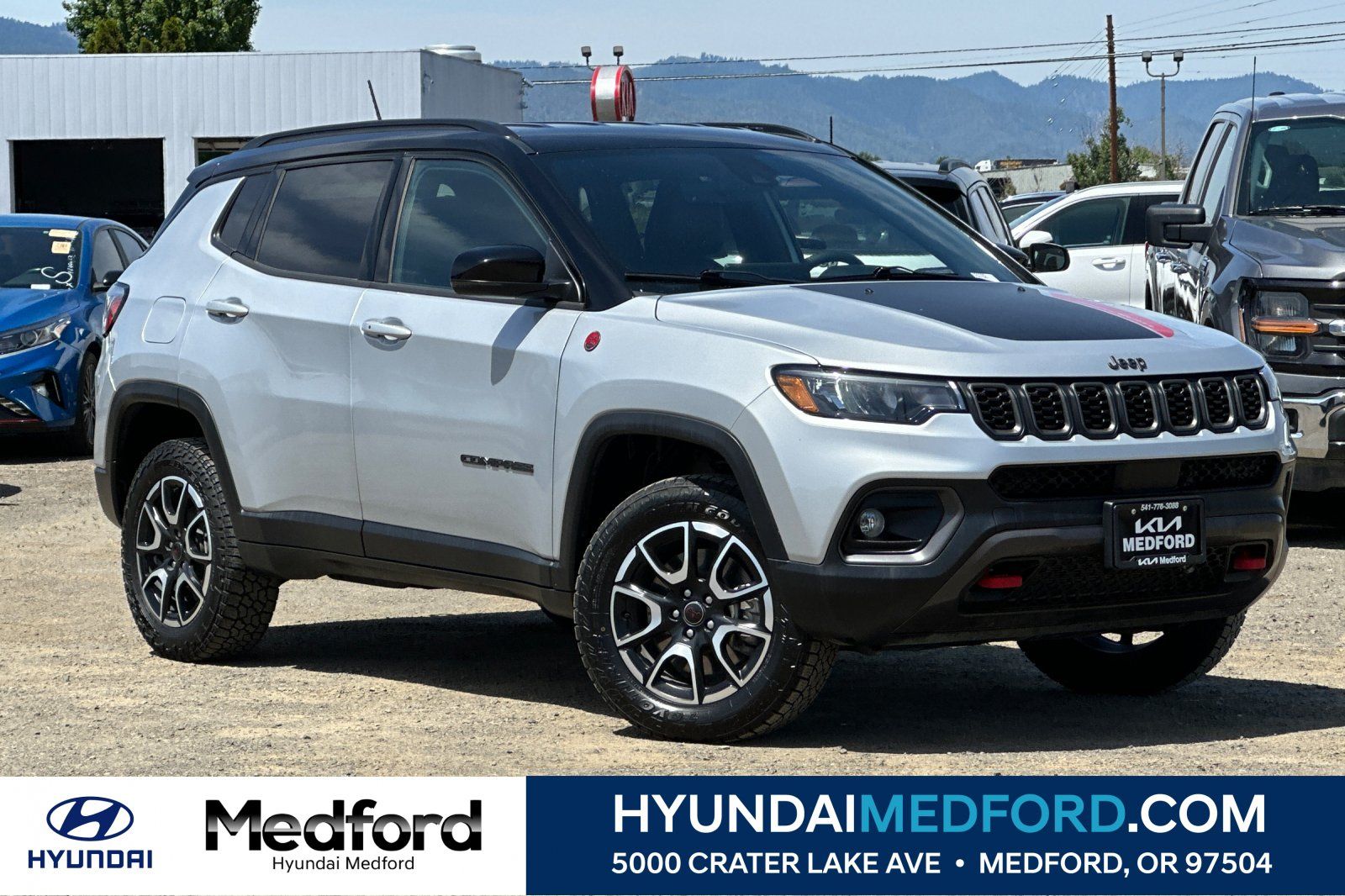 Used 2025 Jeep Compass Trailhawk AWD/4WD image 1