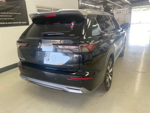 Used 2025 Mitsubishi Outlander AWD image 4