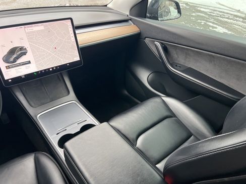 Used 2021 Tesla Model Y Long Range image 19
