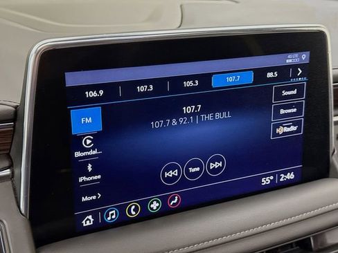 Used 2021 Chevrolet Suburban Z71 w/ Luxury Package image 16