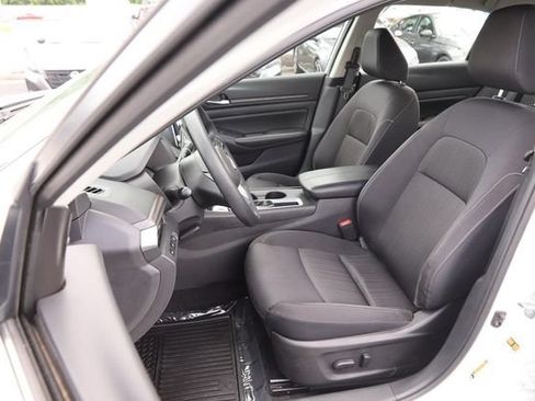 Certified 2025 Nissan Altima 2.5 SV FWD image 8