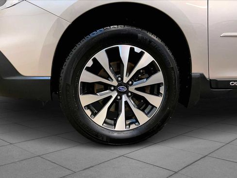 Used 2017 Subaru Outback 2.5i Limited image 10