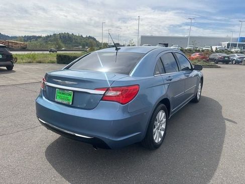 Used 2011 Chrysler 200 Touring FWD image 6