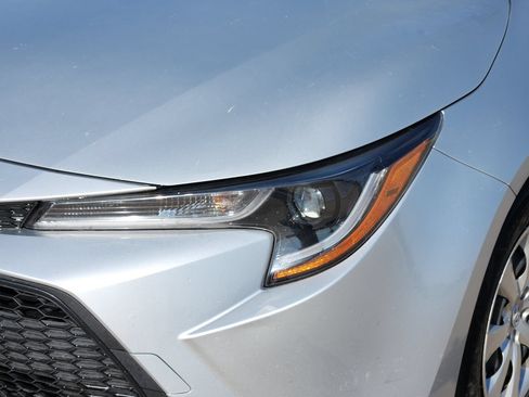 Used 2022 Toyota Corolla LE FWD image 11
