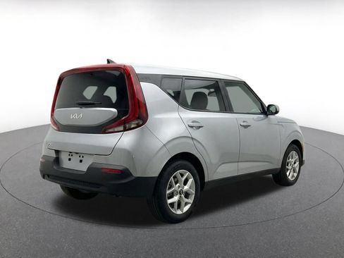 Used 2025 Kia Soul LX w/ LX Technology Package FWD image 9