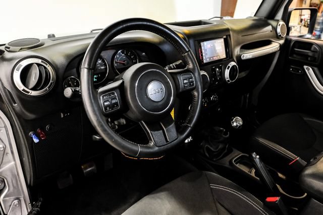 Used 2016 Jeep Wrangler Unlimited Sahara w/ Max Tow Package AWD/4WD image 3