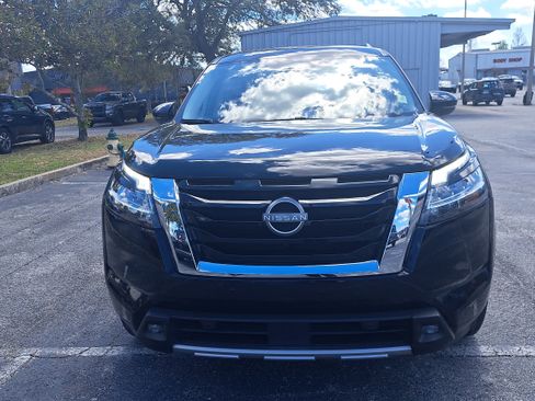 Certified 2022 Nissan Pathfinder SL image 2
