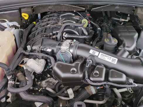 Used 2023 Jeep Grand Cherokee Limited w/ Luxury Tech Group II image 18