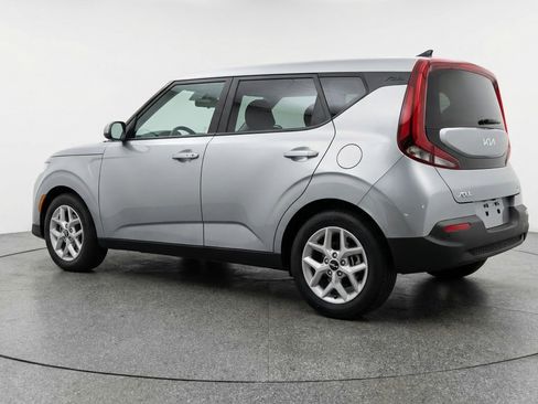 Used 2025 Kia Soul LX w/ LX Technology Package FWD image 6