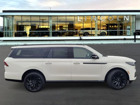 New 2026 Lincoln Navigator L Reserve w/ Jet Appearance Package image 3