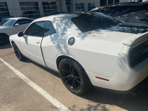 Used 2019 Dodge Challenger R/T w/ Driver Convenience Group RWD image 3