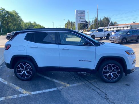 Used 2025 Jeep Compass Limited AWD/4WD image 6