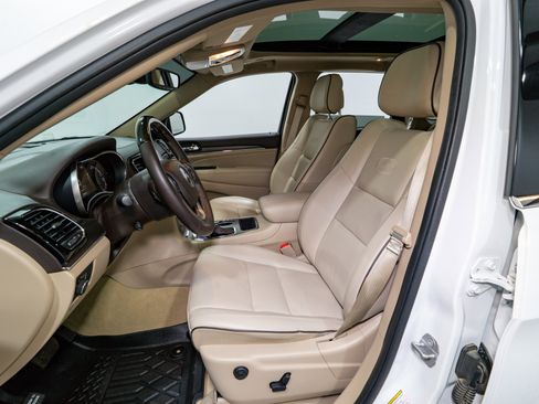 Used 2020 Jeep Grand Cherokee Overland image 15