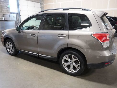 Used 2017 Subaru Forester 2.5i Touring AWD/4WD image 3