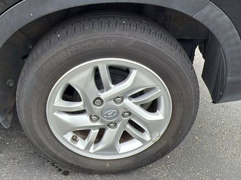 Used 2023 Hyundai Venue SE image 28