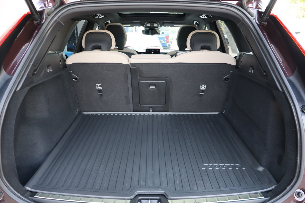Used 2026 Volvo XC60 B5 Plus w/ Climate Package AWD/4WD image 32