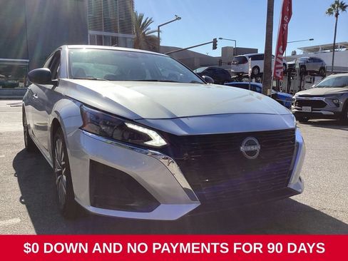 Used 2025 Nissan Altima 2.5 SV FWD image 2