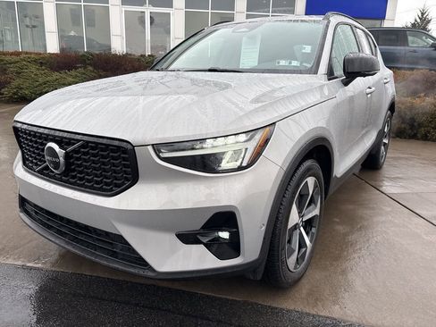 Certified 2023 Volvo XC40 B5 Plus w/ Driver Assist Package image 2