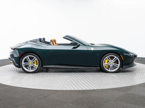 Used 2025 Ferrari Roma Spider RWD image 9