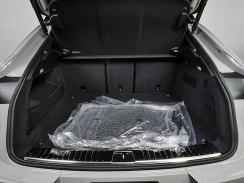 New 2026 Porsche Cayenne GTS AWD/4WD image 33