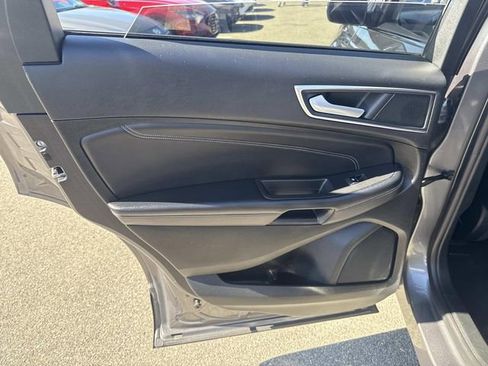 Used 2023 Ford Edge Titanium image 19