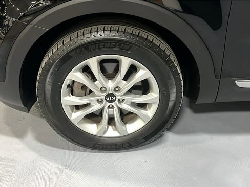 Used 2020 Kia Telluride LX AWD/4WD image 10