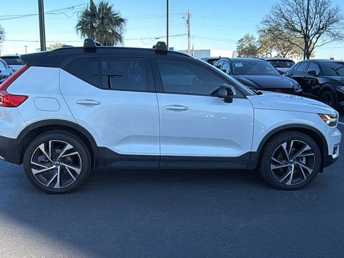Used 2020 Volvo XC40 T5 R-Design image 9
