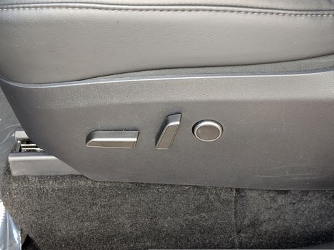 Used 2025 Tesla Model Y Long Range RWD image 22
