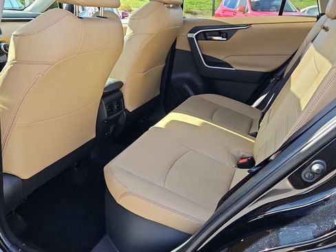 Used 2023 Toyota RAV4 XLE Premium image 13