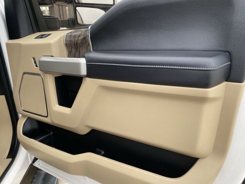 Used 2019 Ford F250 Lariat w/ Lariat Value Package image 6