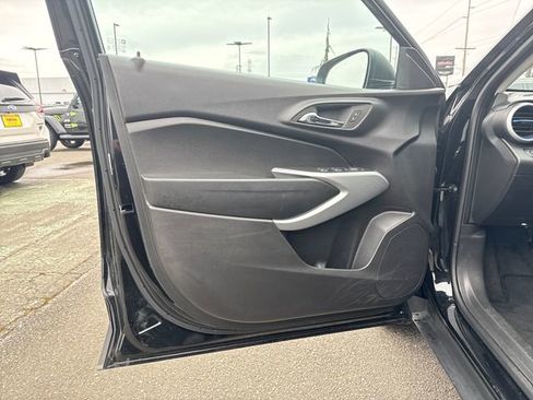 Used 2025 Chevrolet Trax LS image 17