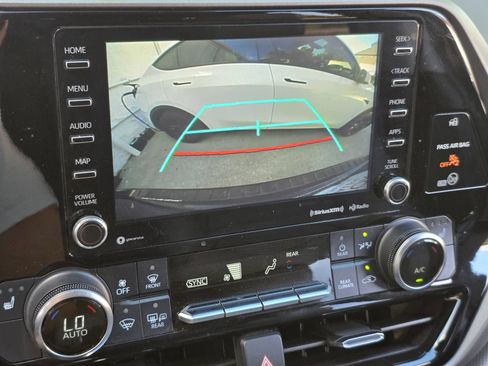 Used 2022 Toyota Highlander XLE FWD image 20