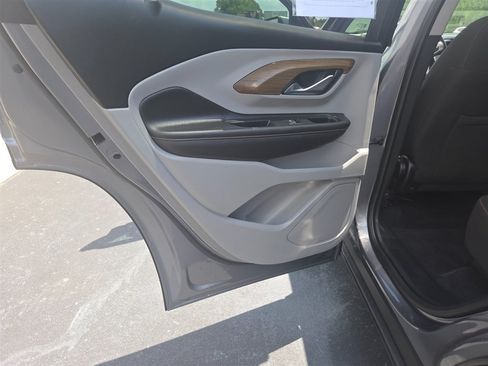 Used 2021 GMC Terrain SLE FWD image 10