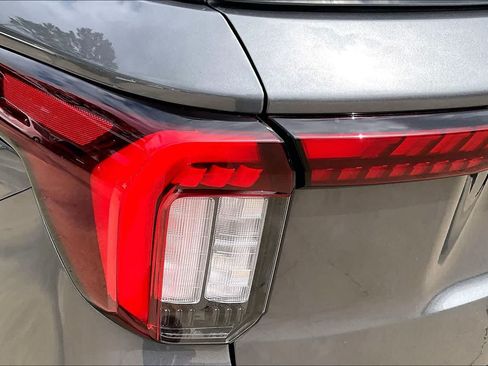 Used 2025 Ford Explorer ST-Line RWD image 28