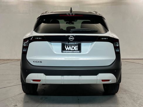 New 2026 Nissan Kicks SV w/ SV Premium Package FWD image 4