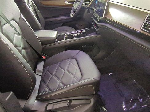 Used 2024 Volkswagen Atlas SE image 27