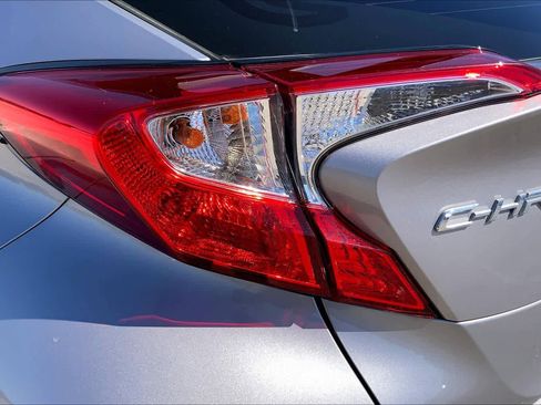 Used 2020 Toyota C-HR Limited image 28