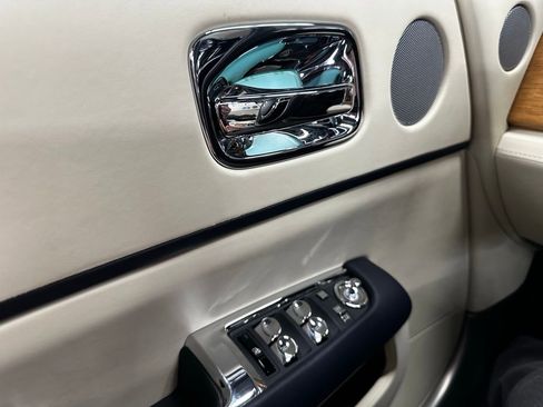 Used 2020 Rolls-Royce Dawn image 38