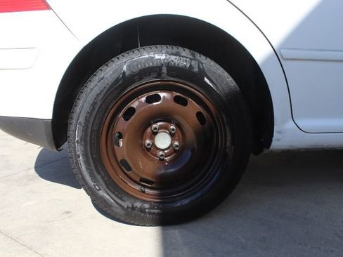 Used 2004 Volkswagen Golf GL image 7