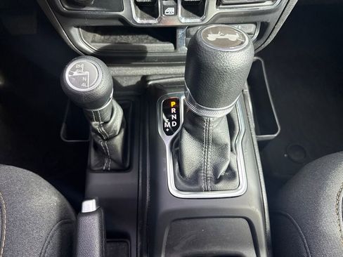 Used 2024 Jeep Wrangler Sahara image 22