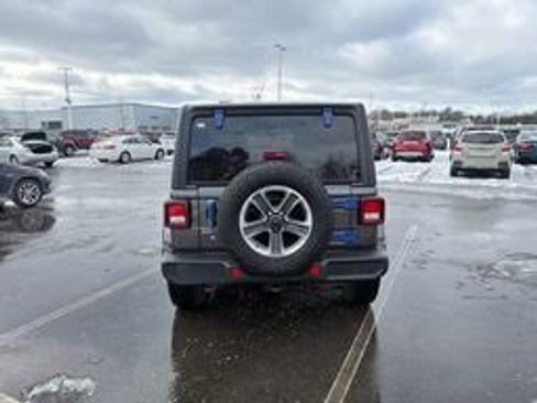 Used 2019 Jeep Wrangler Unlimited Sahara image 4