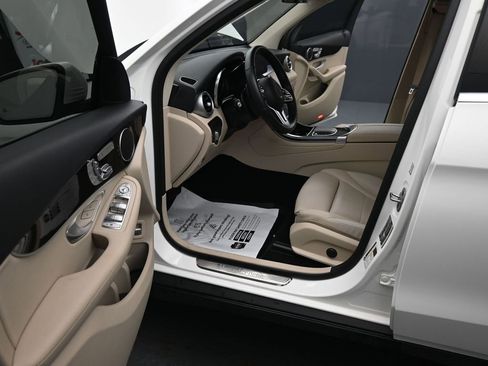 Used 2022 Mercedes-Benz GLC 300 4MATIC image 15