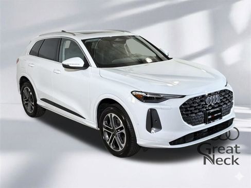 Used 2025 Audi Q5 Premium Plus w/ Premium Plus image 11