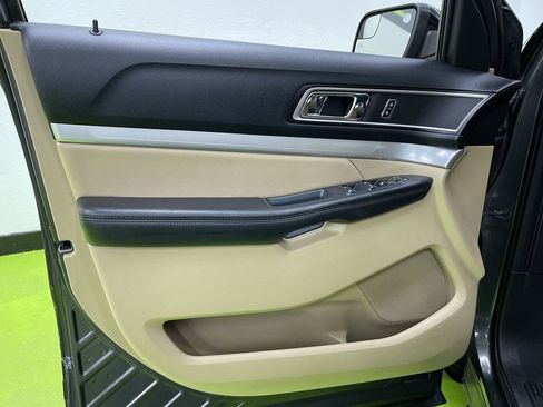 Used 2016 Ford Explorer XLT image 17