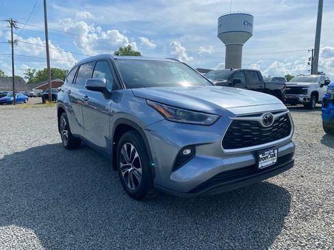 Used 2021 Toyota Highlander XLE image 9