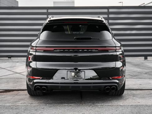 Used 2026 Porsche Cayenne Turbo AWD/4WD image 18