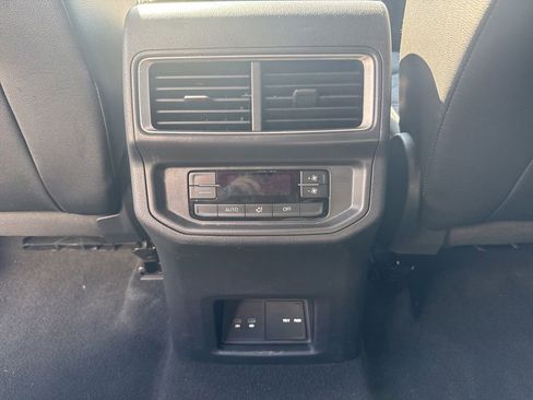 Used 2024 Volkswagen Atlas SE AWD/4WD image 14