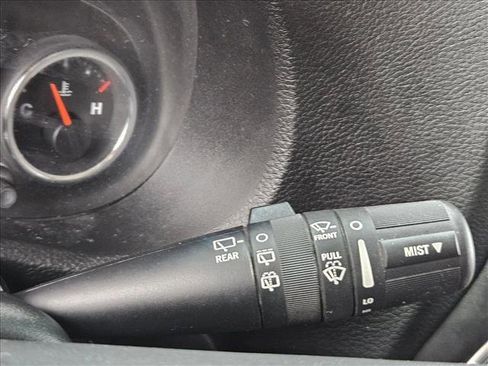 Used 2018 Jeep Wrangler Unlimited Sahara w/ Connectivity Group AWD/4WD image 25
