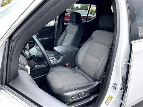 Used 2023 Chevrolet Traverse LT FWD image 10