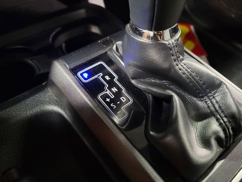 Used 2020 Toyota Tacoma TRD Off-Road AWD/4WD image 15